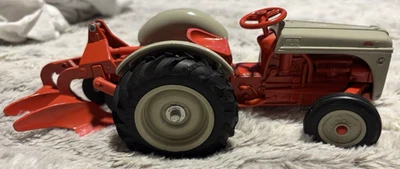 Ertyl Ford Tractor With Plow 1995 Special Edition - Image 1 of 2