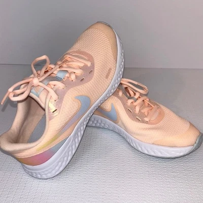 Nike Revolution 5 Azul Melocotón Iridiscente Niños Zapatos para Correr Tenis Niña Talla 4Y Foto 1 de 4