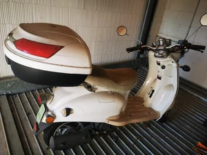 Motorroller Nova Motors Retro Star, Weiß, reparaturbedürftig, 50 km/h - Bild 1 von 4