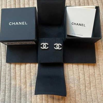 Pendientes 100% Auténticos Vintage CHANEL CC Logo Cristal Tono Plata Foto 1 de 4