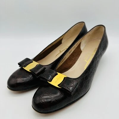 Salvatore Ferragamo Zapatos de Cuero de Cocodrilo de Becerro Marrón Oscuro Dorado Vara Bow 8.5 Ancho A Foto 1 de 4
