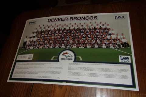 1999 DENVER BRONCOS TEAM PHOTO / POSTER 11" X 17"  -- small tear top left Cover