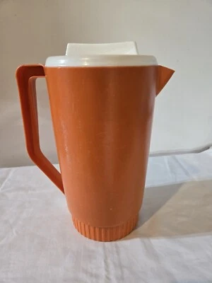 Vintage Rubbermaid Party Plan 2 1/4 Quart Pitcher, Orange with White Lid 2390-2 - Image 1 of 4