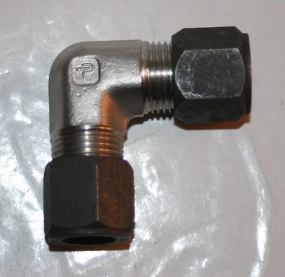 3/8" Tube Flareless Compression 316ss Elbow Union Parker 6 EBU-SS - Image 1 of 2
