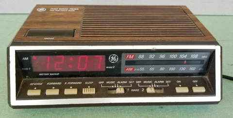 GE Digital Alarm Clock Radio Dual 7-4616A Red LED Woodgrain Cover