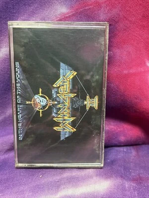 Winger In The Heart Of The Young Cassette Tape 1990 Foto 1 de 4