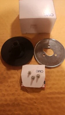 GENUINE OEM NOS LAWN BOY LAWN-BOY  Part 681896 PULLEY AND STARTER PLATE [7802E] - Image 1 of 4
