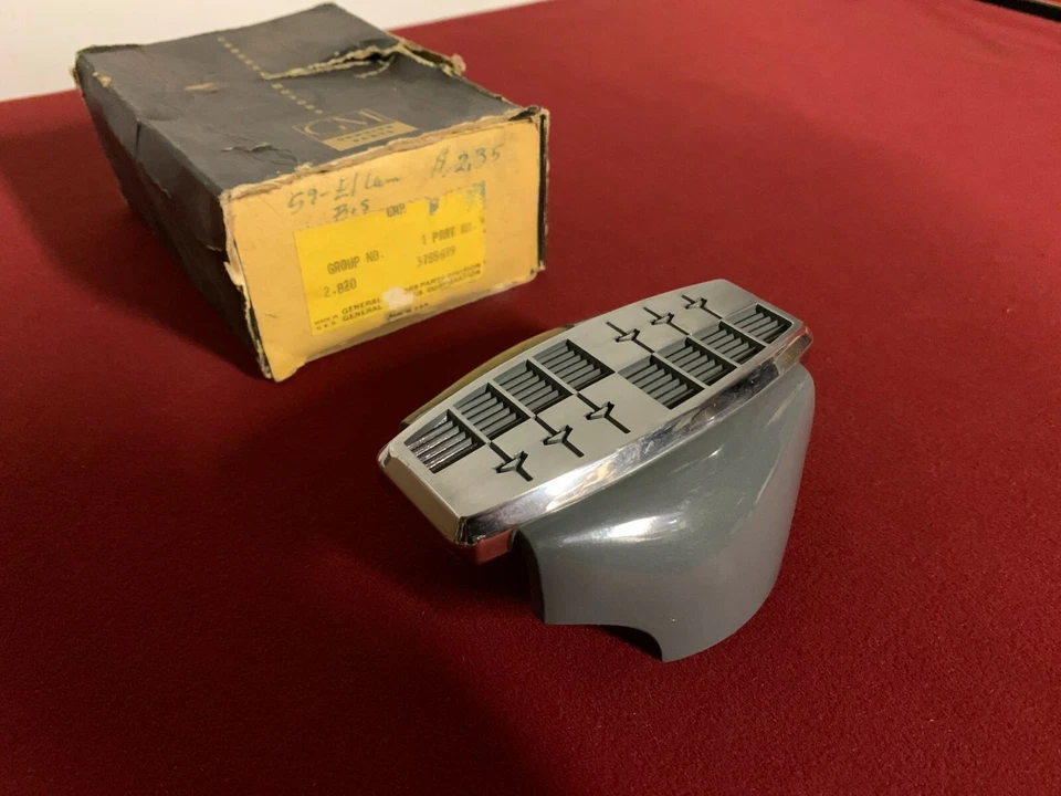 NOS 1959-1960 CHEVROLET HORN BUTTON GM 3755679 BISCAYNE BROOKWOOD ELCAMINO 59-60 - Image 1 of 3