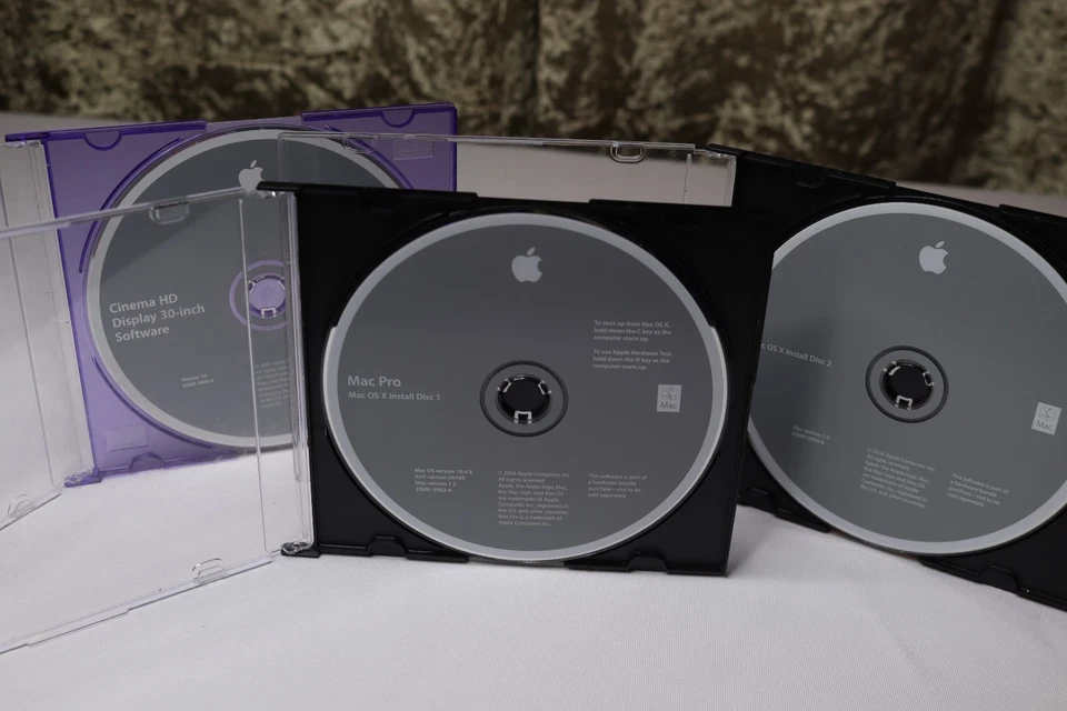 Apple / Mac OS X 10.4.8 - Install CD's & Cinema HD Display Software - Image 1 of 2