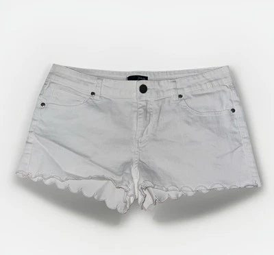 Aqua Woman’s White Shorts 🩳 Size 30 - Image 1 of 4