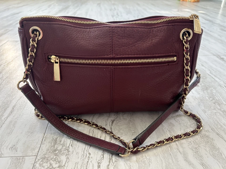 Bolso de hombro Vince Camuto de cuero suave pimienta dorado herrajes holgados Foto 1 de 4