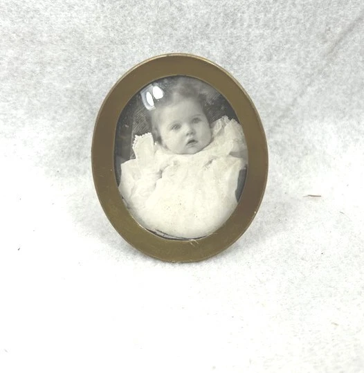 古董相框立式画架椭圆形 2.5 x 2 黄铜金属维多利亚时代 19 世纪 90 年代  — 第 1/4 张图片