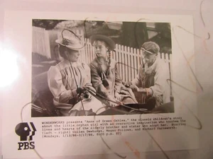 COLLEEN DEWHURST in ANNE OF GREEN GABLES 1987 Pressefoto mit MEGAN FOLGT - Bild 1 von 2