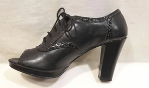 Fioni Indy Faux Leather Heel Classy Patent Accent Trim Peep Toe EXC - Picture 1 of 10