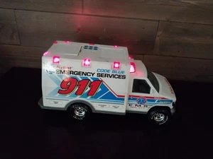 Ambulancia de servicios de emergencia Nylint Code Blue 911 1993 de colección - Imagen 1 de 11
