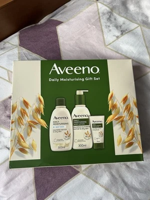 Aveeno Daily Moisturising Gift Set for Normal to Dry Skin, with Soothing Oat ... - Image 1 of 4
