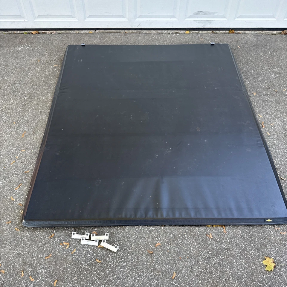 Cubierta blanda Tonneau triple plegable genuina Chevy GM de 6' 6" para Silverado 1500 2018 Foto 1 de 4