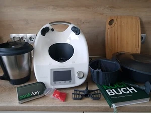 Thermomix TM5 mit Zubehör, Cook-key, Buch ,Gleitbrett - Bild 1 von 4