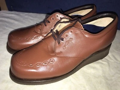 P. W. Minor Orthopedic Brown Lace Up Wedge Heel Comfort Shoe 6 C Wide (b) - Image 1 of 4