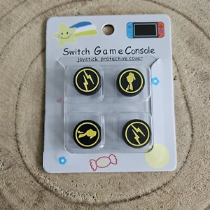 🍀 Nintendo Switch Joy Con Cappuccio Protezione Pokemon Pikachu Confezione da 4  - Foto 1 di 2