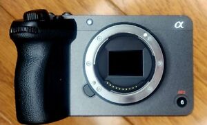 Sony FX30 26.1MP 4K f/4 Lens Cinema Digital Camera - Gray (ILME-FX30B)