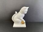 The Franklin Mint Curio Cabinet Cats   Blanc De Chine With Book 1988
