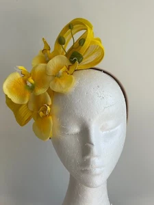Beautiful yellow silk abaca loops with orchid on a headband - Foto 1 di 6
