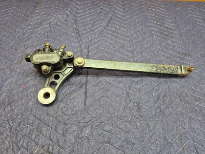 Задний тормозной суппорт 1989 Honda CBR 600 F CBR600 - Изображение 1 из 4