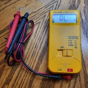 Probador eléctrico Fluke 7-300 con cables - Imagen 1 de 9