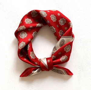 100 % Maulbeerseide Schal schwarz Schal Halstuch 21 Zoll Totemmuster Bandana Halstuch - Bild 1 von 6