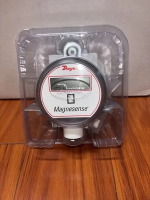 (Brand New)  Dwyer Magnesense differential pressure sensor MS-111-LCD - Image 1 of 4