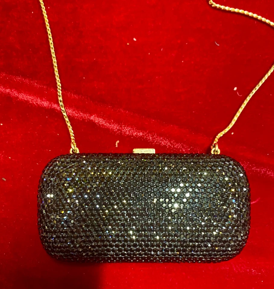 Mini bolso clutch Judith Leiber Minaudière cristales negros cadena dorada usado en excelente estado Foto 1 de 4