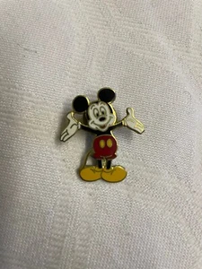Disney Mickey Mouse Pin Badge - Picture 1 of 4