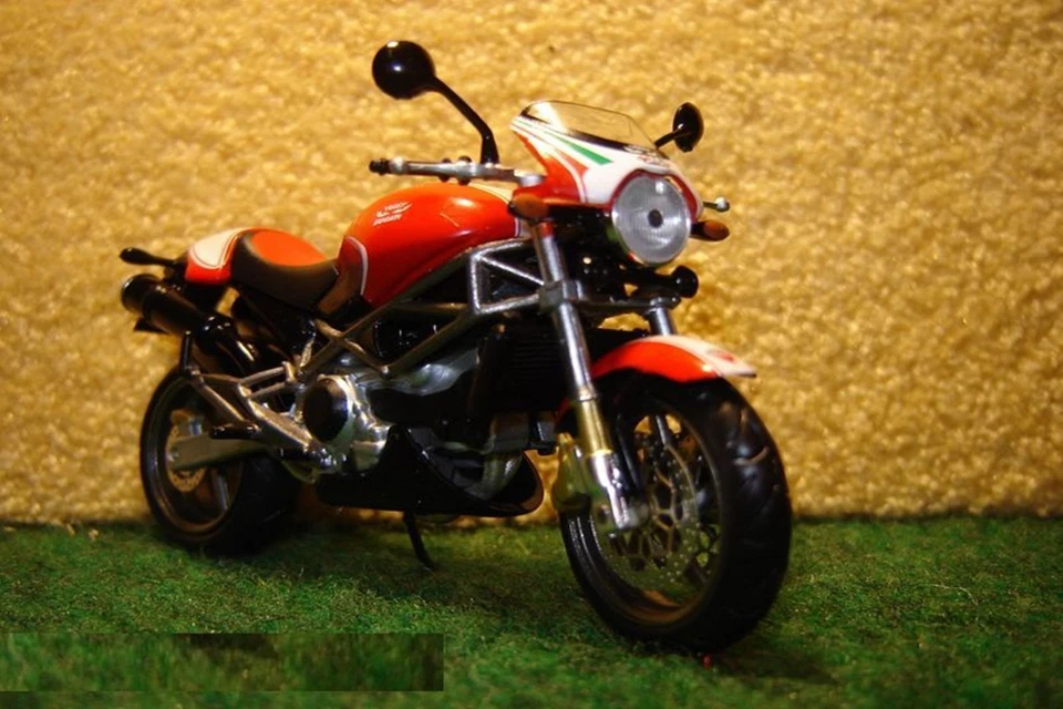 1:24 Ducati 900 Monster S4 Fogarty 2002 ALTAYA 00529 - Bild 1 von 1