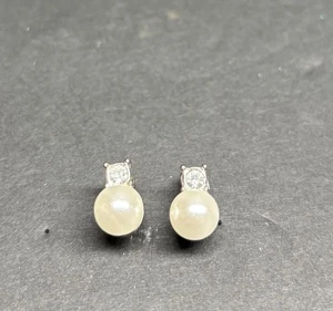 Pearl Stud Earring  - Picture 1 of 2