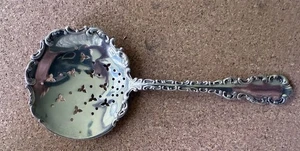 ANTIQUE STERLING SILVER PIERCED CONFECTION SERVING SPOON - LOUIS XV PATTERN - Picture 1 of 4