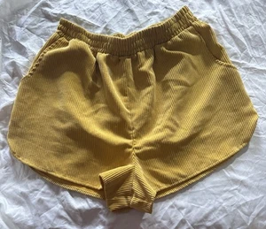 Wild Fable senfgelbe Cord Pull-On Shorts Gr. S Gummibund - Bild 1 von 9