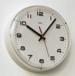 Vintage 22cm Metamec Wall Clock - White Retro Mid Century 1970s Kitchen Clock - Picture 1 of 6