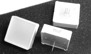 B-3216GE Indicator 32mm square GREEN (1 pcs) - Picture 1 of 2