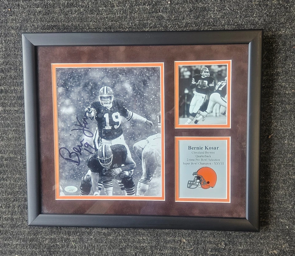 Tinta negra firmada por Bernie Kosar 8x10 enmarcada y mate Cleveland Browns JSA Foto 1 de 1