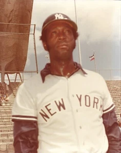 1975 Bob Oliver  NEW YORK YANKEES  UNSIGNED  8 x 10  ORIGINAL STAFF PHOTO #6 - Picture 1 of 1