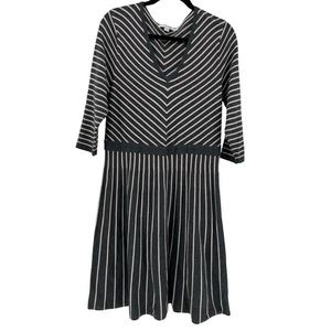 Abito midi Boden a righe in maglia scollo a V 14 r grigio rosa chevron aderente e svasato Lucinda - Foto 1 di 7