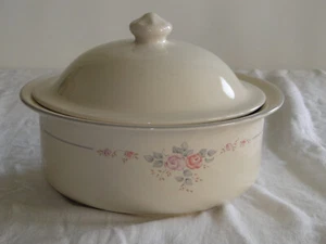 Pfaltzgraff TROUSSEAU Pattern 2 Quart Covered Casserole - Picture 1 of 4