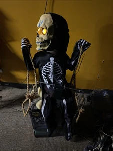 utilería de Halloween Lil Skellie Bones animado columpio utilería Funciona muy bien. Pintura personalizada. - Imagen 1 de 13