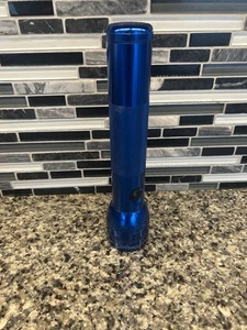 Linterna Mag-Lite 2D Maglite Azul De Colección 10” Hecha en EE. UU. Funciona - Imagen 1 de 6