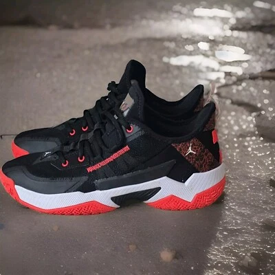 Zapatos de baloncesto Jordan Westbrook One Take 2 negros/carmesíes talla 7 años Foto 1 de 4