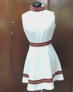 1970s Montgomery Wards Size 8 Dress in White w/Trim/T-neck B33 W26 - Picture 1 of 11