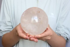 Bola de cuarzo transparente natural tallada esfera de cristal de cuarzo Reiki regalo decoración 1,77 kg - Imagen 1 de 10
