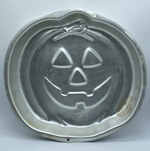 Wilton Halloween Pumpkin Cake Pan Mold 2105-3068 Jack O Lantern 1995 - Picture 1 of 3