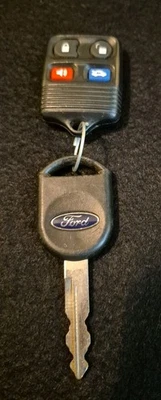 Ford Thunderbird 2004 llave y control remoto Foto 1 de 2